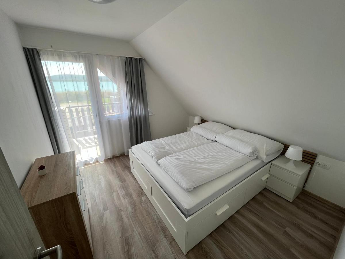 Sunset Beach Apartman Balatonfuzfo Exterior photo