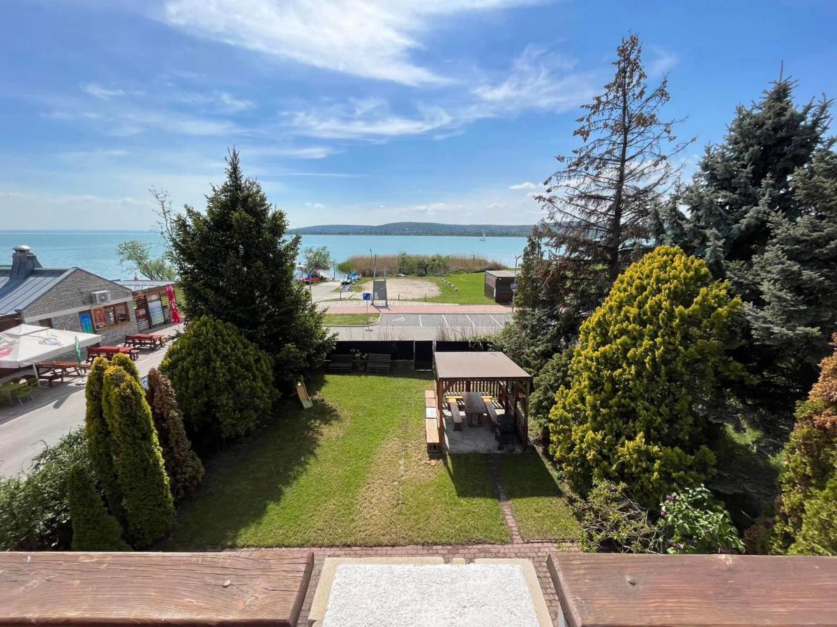 Sunset Beach Apartman Balatonfuzfo Exterior photo